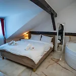 Barrique 26 - Breakfast Delivered & Minibar - Free Parking - Old Town Apartment *