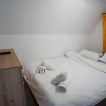 Barrique 26 - Breakfast Delivered & Minibar - Free Parking - Old Town Apartment Brasov