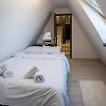 Barrique 26 - Breakfast Delivered & Minibar - Free Parking - Old Town Brasov