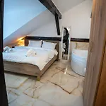 Apartment Barrique 26 - Breakfast Delivered & Minibar - Free Parking - Old Town Brasov