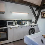 Barrique 26 - Breakfast Delivered & Minibar - Free Parking - Old Town Apartment Brasov