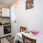 Barrique 26 - Breakfast Delivered & Minibar - Free Parking - Old Town *