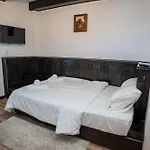 Barrique 26 - Breakfast Delivered & Minibar - Free Parking - Old Town