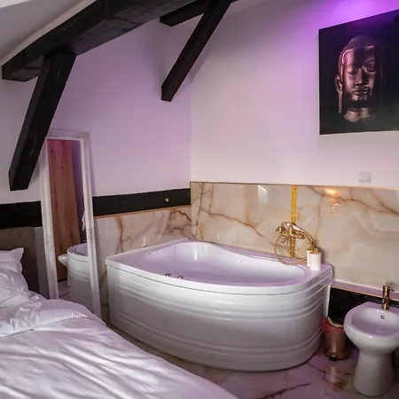 Barrique 26 - Breakfast Delivered & Minibar - Free Parking - Old Town