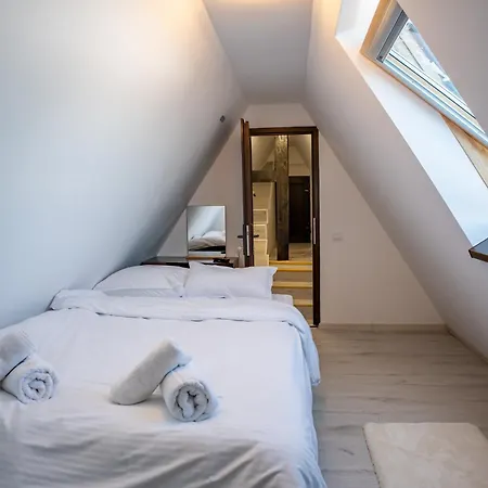 Barrique 26 - Breakfast Delivered & Minibar - Free Parking - Old Town Apartament