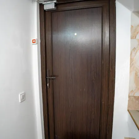 Barrique 26 - Breakfast Delivered & Minibar - Free Parking - Old Town Apartament Brașov