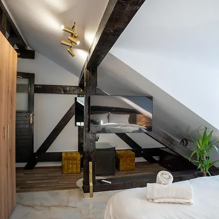 Barrique 26 - Breakfast Delivered & Minibar - Free Parking - Old Town Apartament Brașov