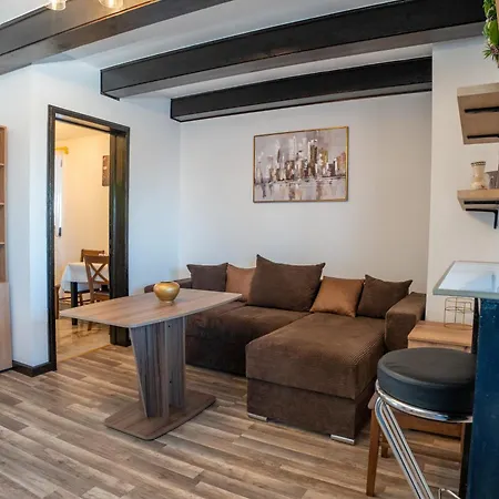 Apartament Barrique 26 - Breakfast Delivered & Minibar - Free Parking - Old Town Brașov