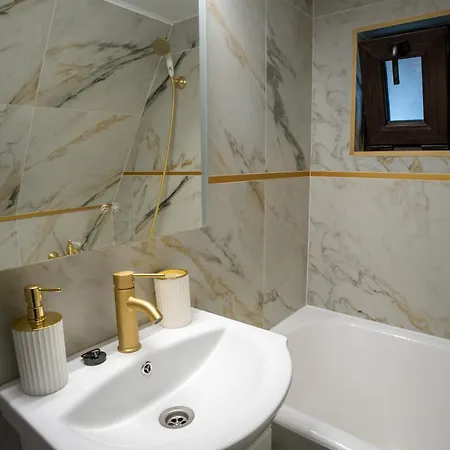 Barrique 26 - Breakfast Delivered & Minibar - Free Parking - Old Town *