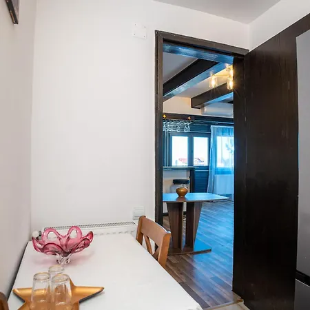 Barrique 26 - Breakfast Delivered & Minibar - Free Parking - Old Town Braşov