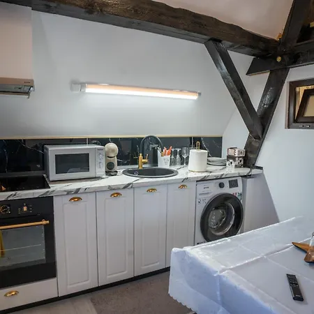 Barrique 26 - Breakfast Delivered & Minibar - Free Parking - Old Town Apartament Brașov